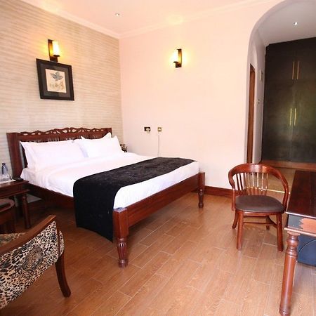 ניירי Giraffe Ark Game Lodge מראה חיצוני תמונה