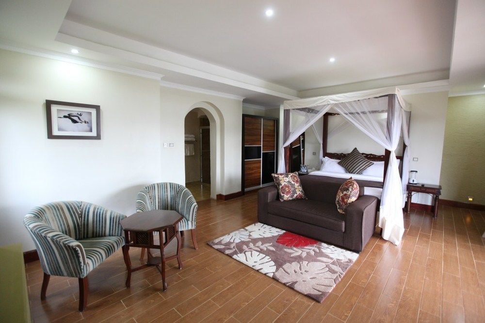 ניירי Giraffe Ark Game Lodge מראה חיצוני תמונה