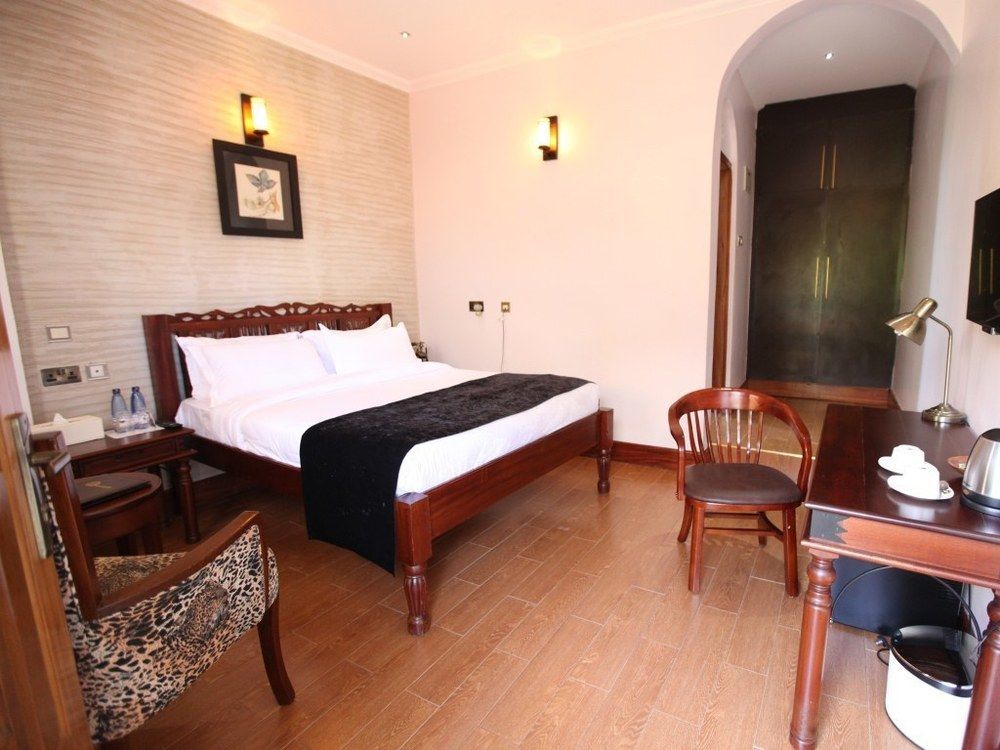 ניירי Giraffe Ark Game Lodge מראה חיצוני תמונה